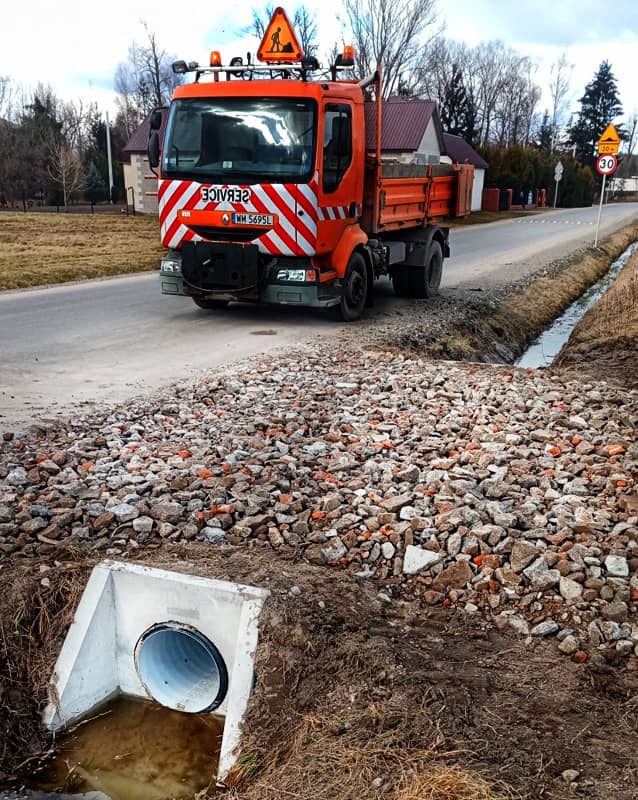 Budowa zjazdu na działkę. Budowa mostku umożliwiającego wjazd na działkę, utwardzenie drogi Barcząca