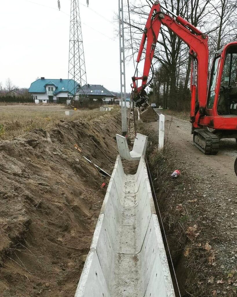 Umacnianie rowu korytka betonowe