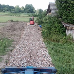 minikoparka na drodze