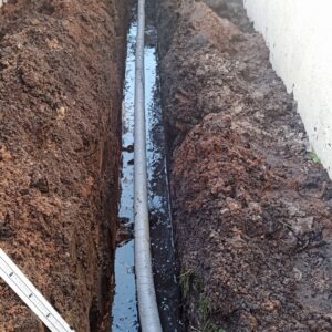 rura położona w wykopie