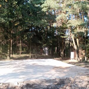 puste miejsce po wyburzeniu budynku