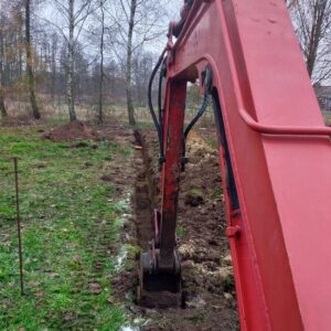 wykop pod ogrodzenie, ramie i łyżka minikoparki